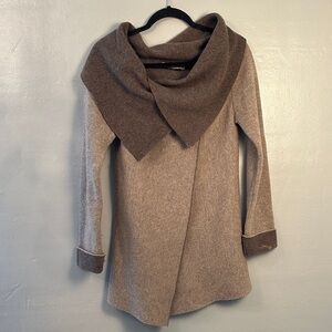 Beautiful Chiaramente Wool Blend Sweater 
Sz Medium Made in Italy